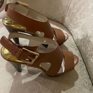 Michael kors women Platform sandal.